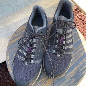 Woman’s Sz 9 Columbia Hiking Shoes- Like New!